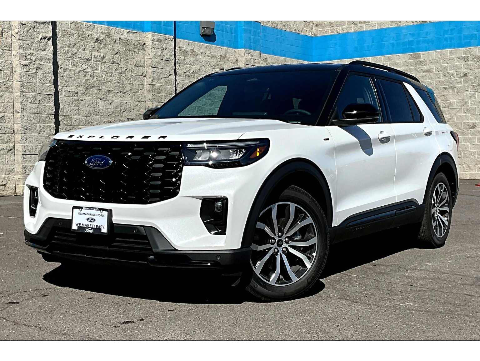 2025 Ford Explorer ST-LINE's photo
