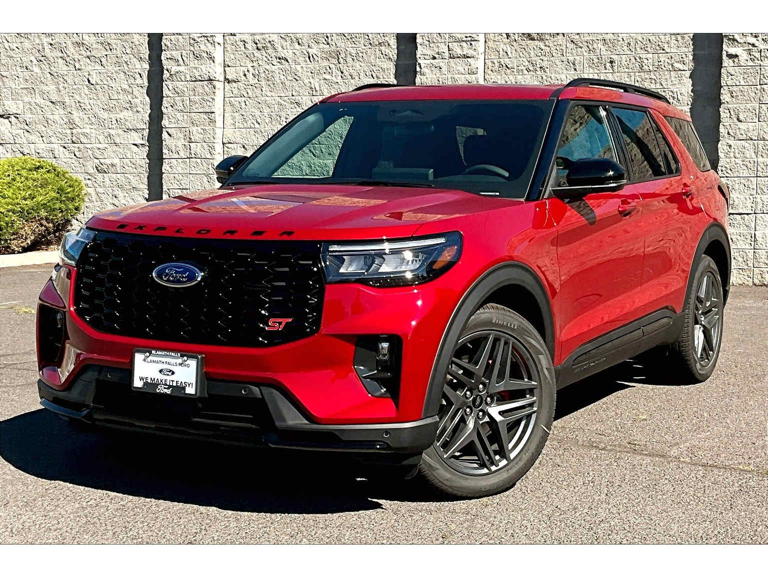 2025 Ford Explorer ST's photo