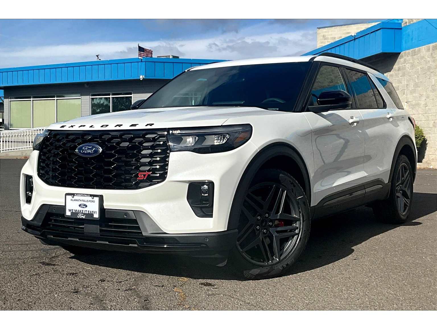 2025 Ford Explorer ST's photo