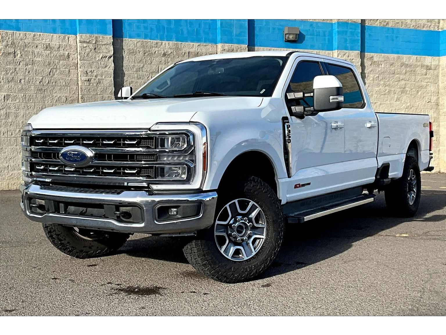 2023 Ford F-350 Super Duty Lariat's photo