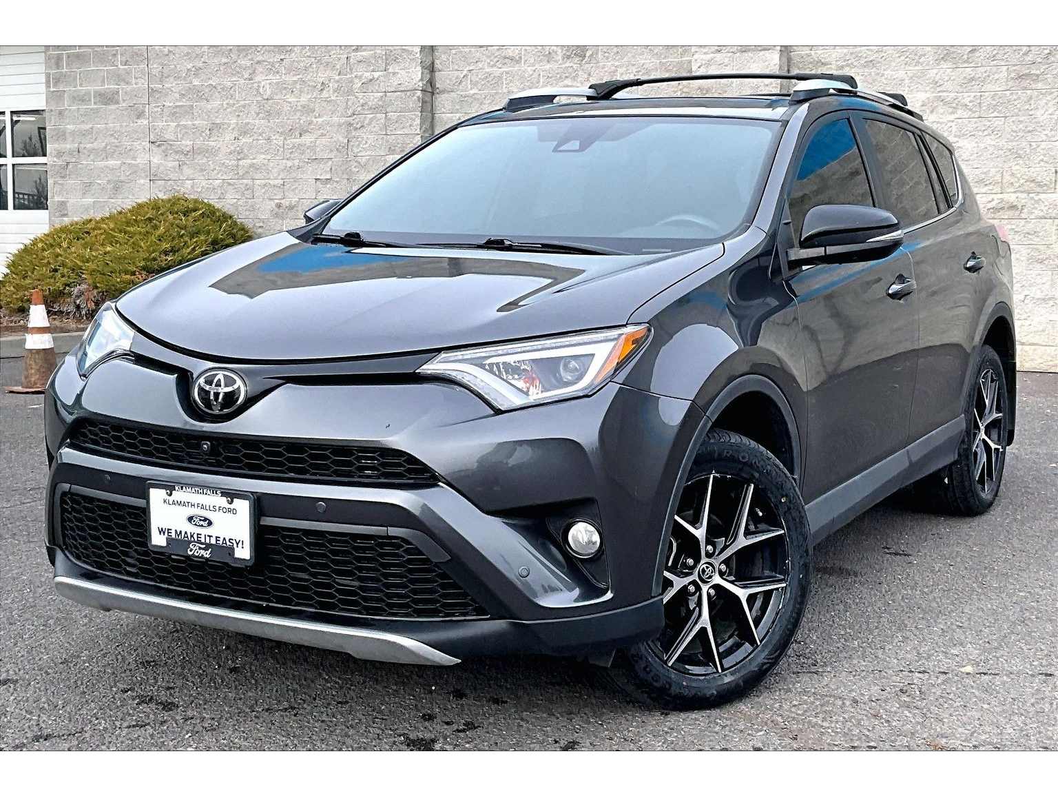 2016 Toyota RAV4 SE's photo