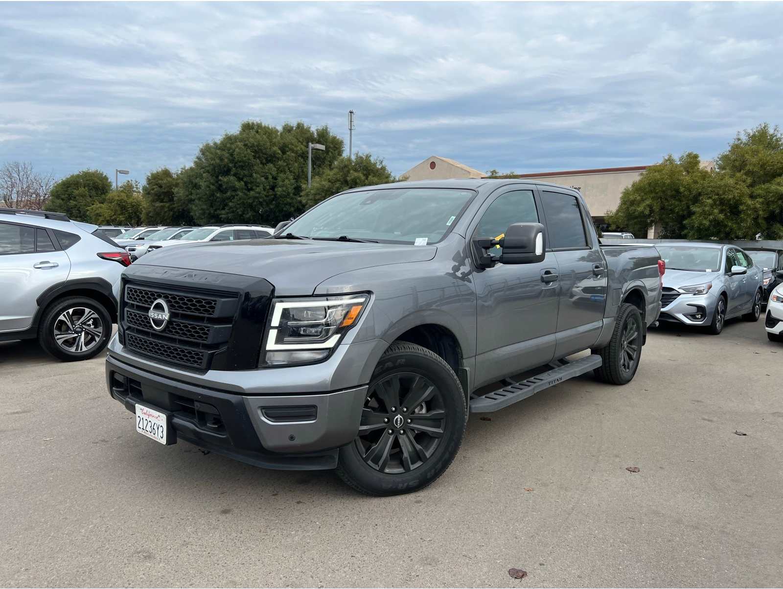 2023 Nissan Titan SV's photo