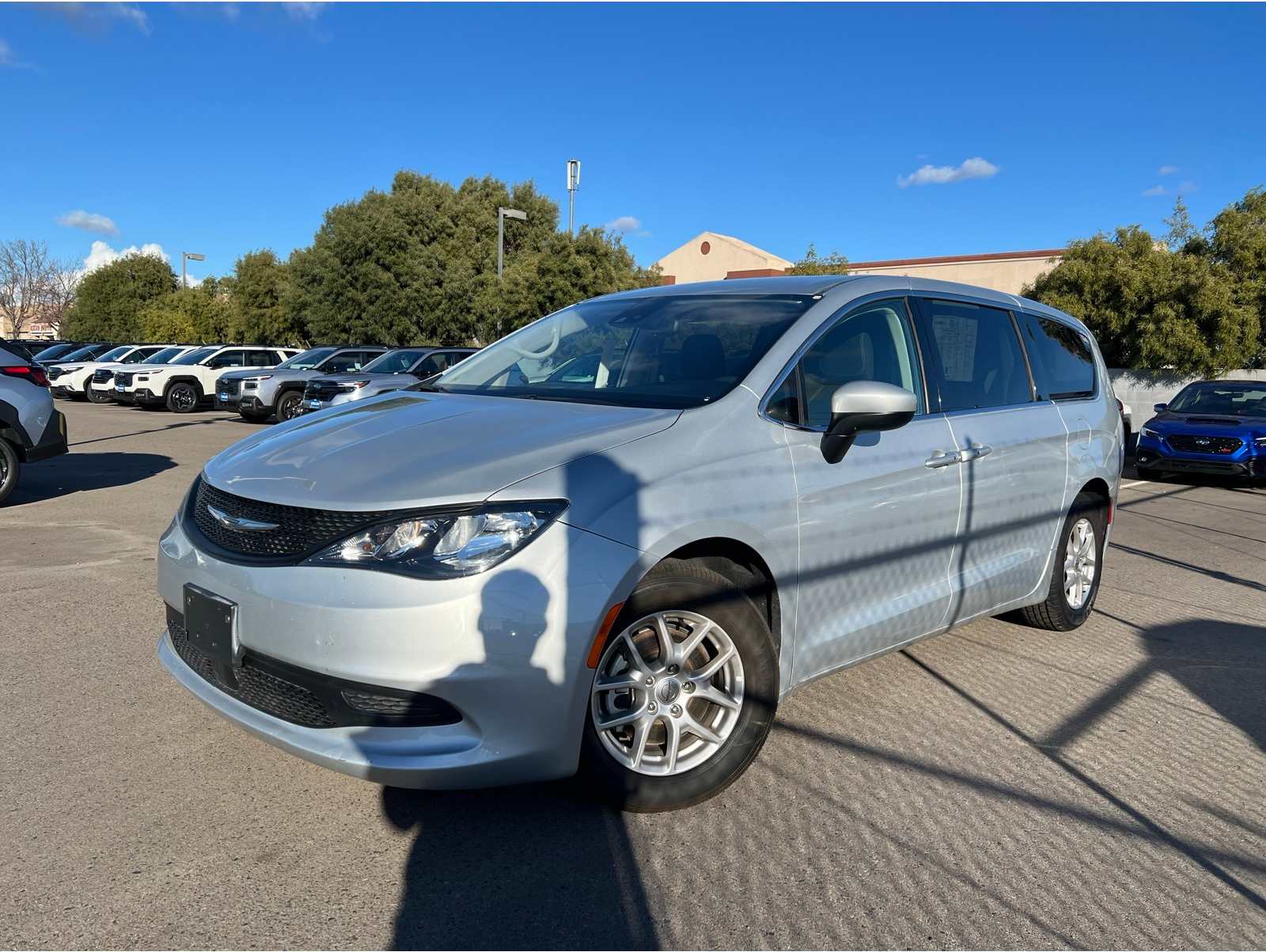 2023 Chrysler Voyager's photo