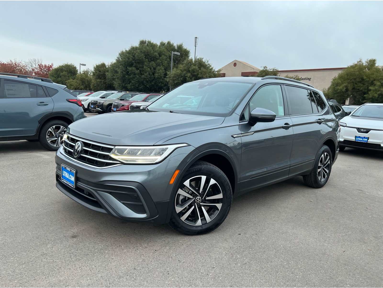 2024 Volkswagen Tiguan S's photo