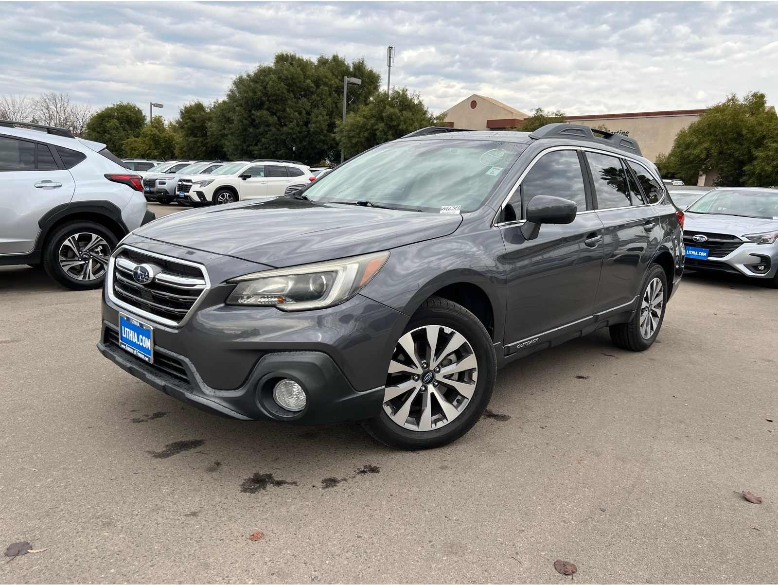 2019 Subaru Outback Premium's photo