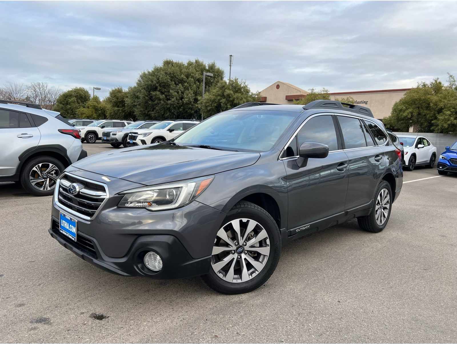 2019 Subaru Outback Premium's photo