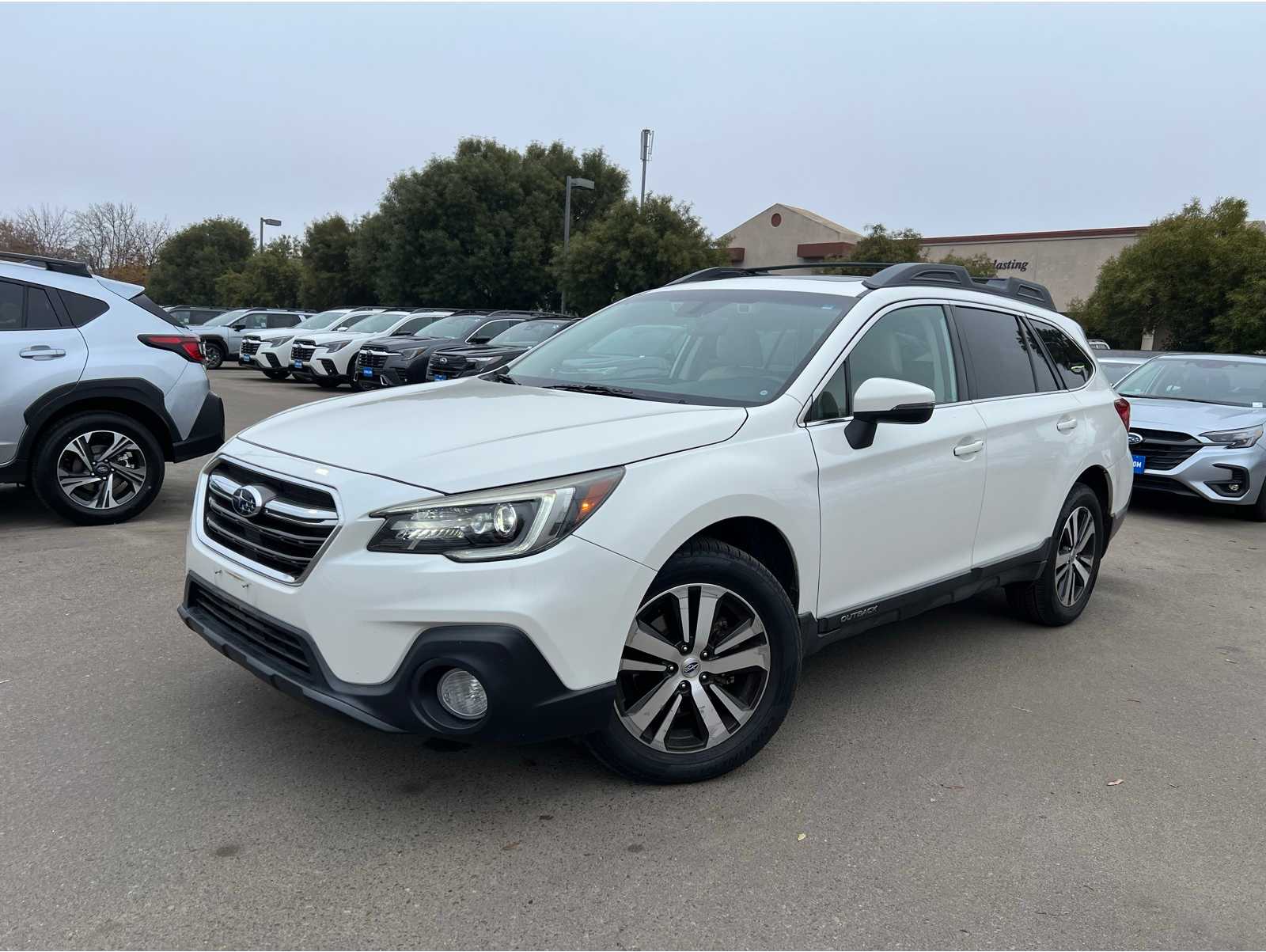 2018 Subaru Outback Limited's photo