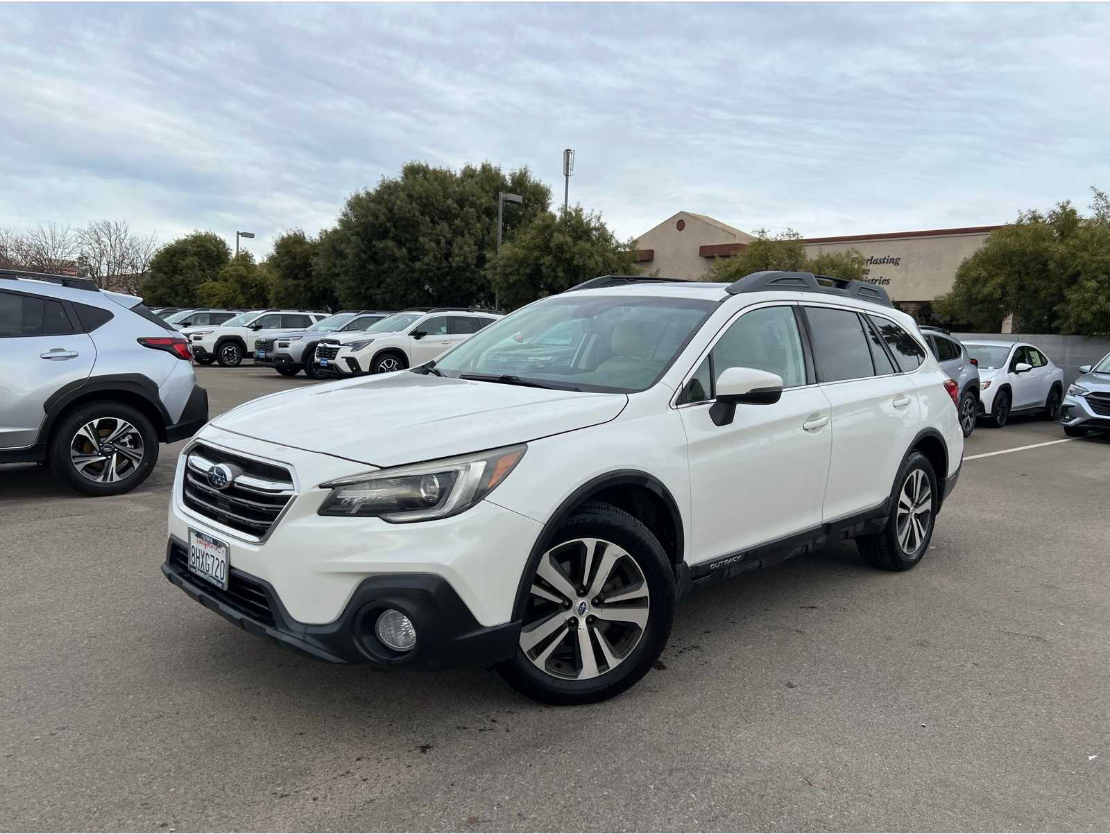 2019 Subaru Outback Limited's photo