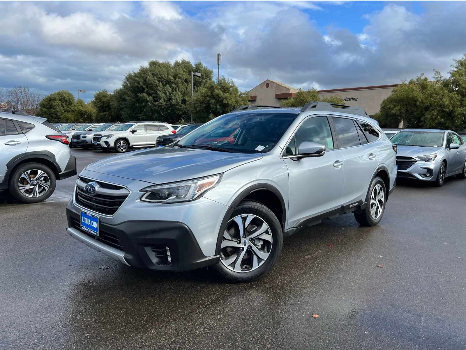 2020 Subaru Outback Limited's photo