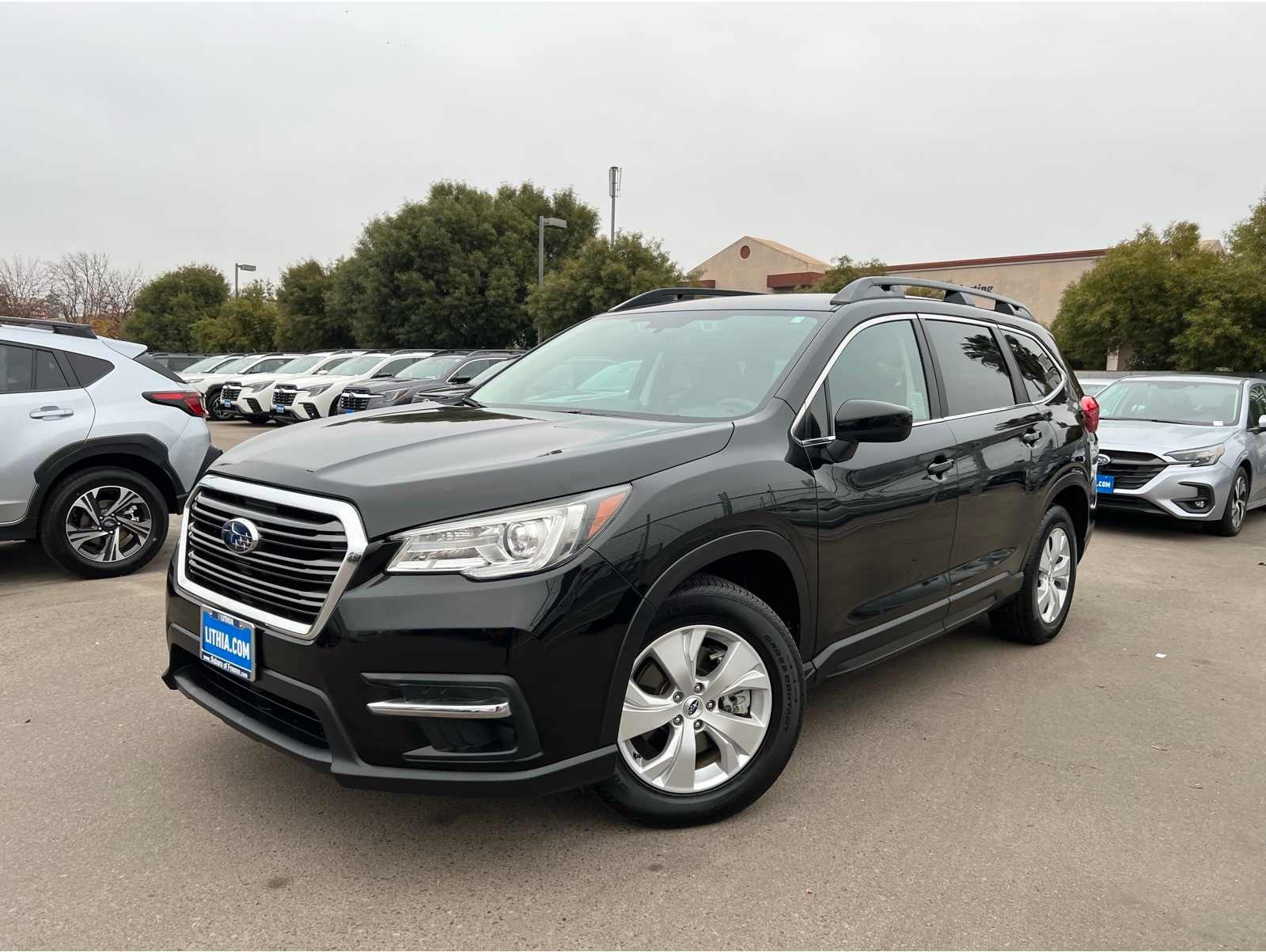 2022 Subaru Ascent Base's photo