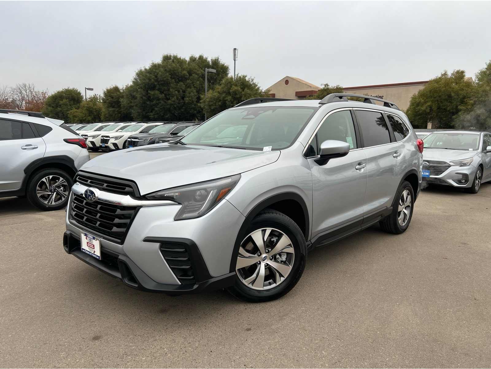 2024 Subaru Ascent Premium's photo
