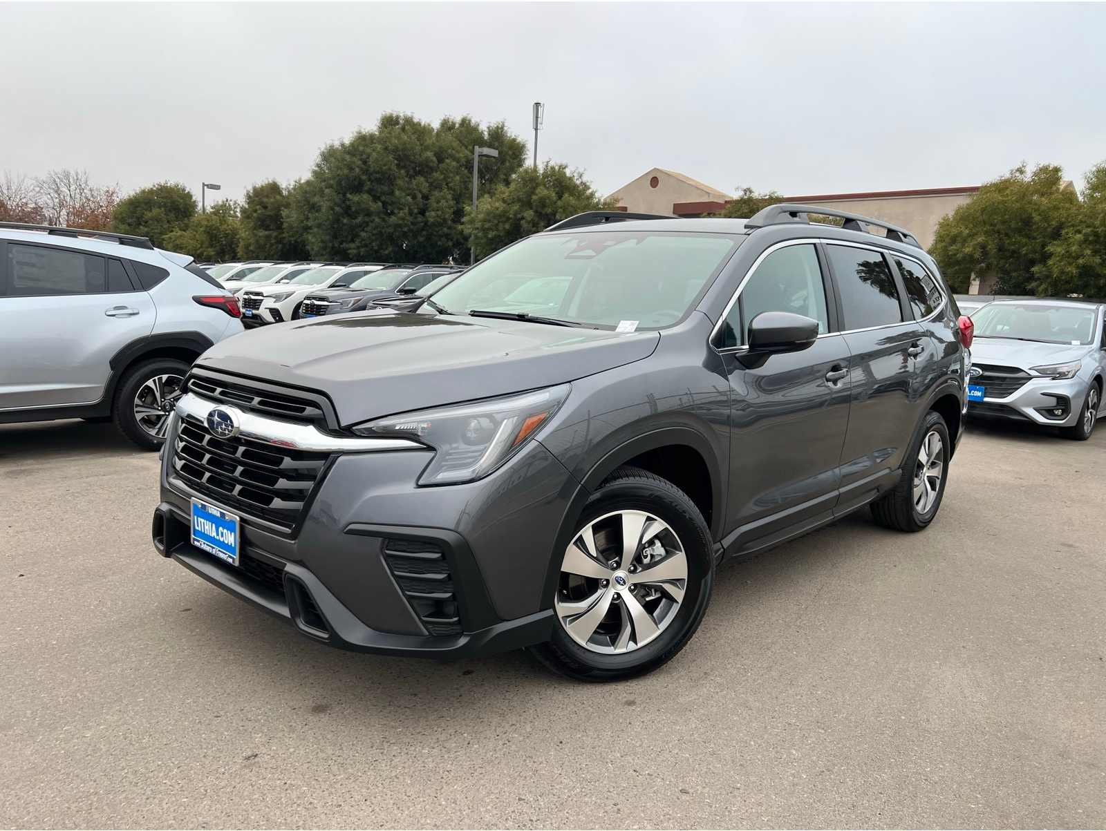 2024 Subaru Ascent Premium's photo