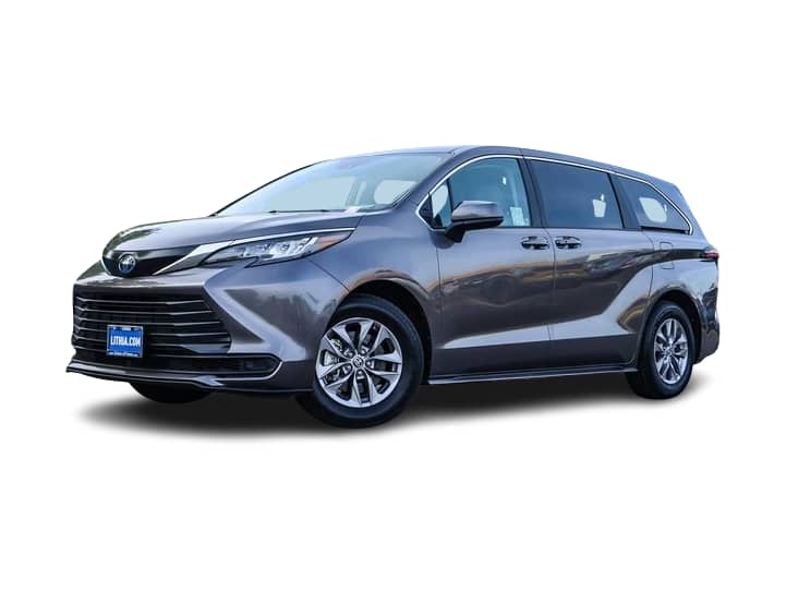2022 Toyota Sienna LE -
                Fresno, CA