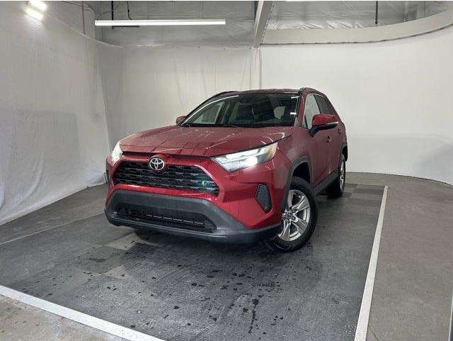 2022 Toyota RAV4 XLE's photo