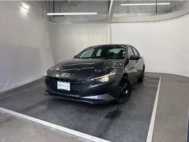 2022 Hyundai Elantra SEL's photo