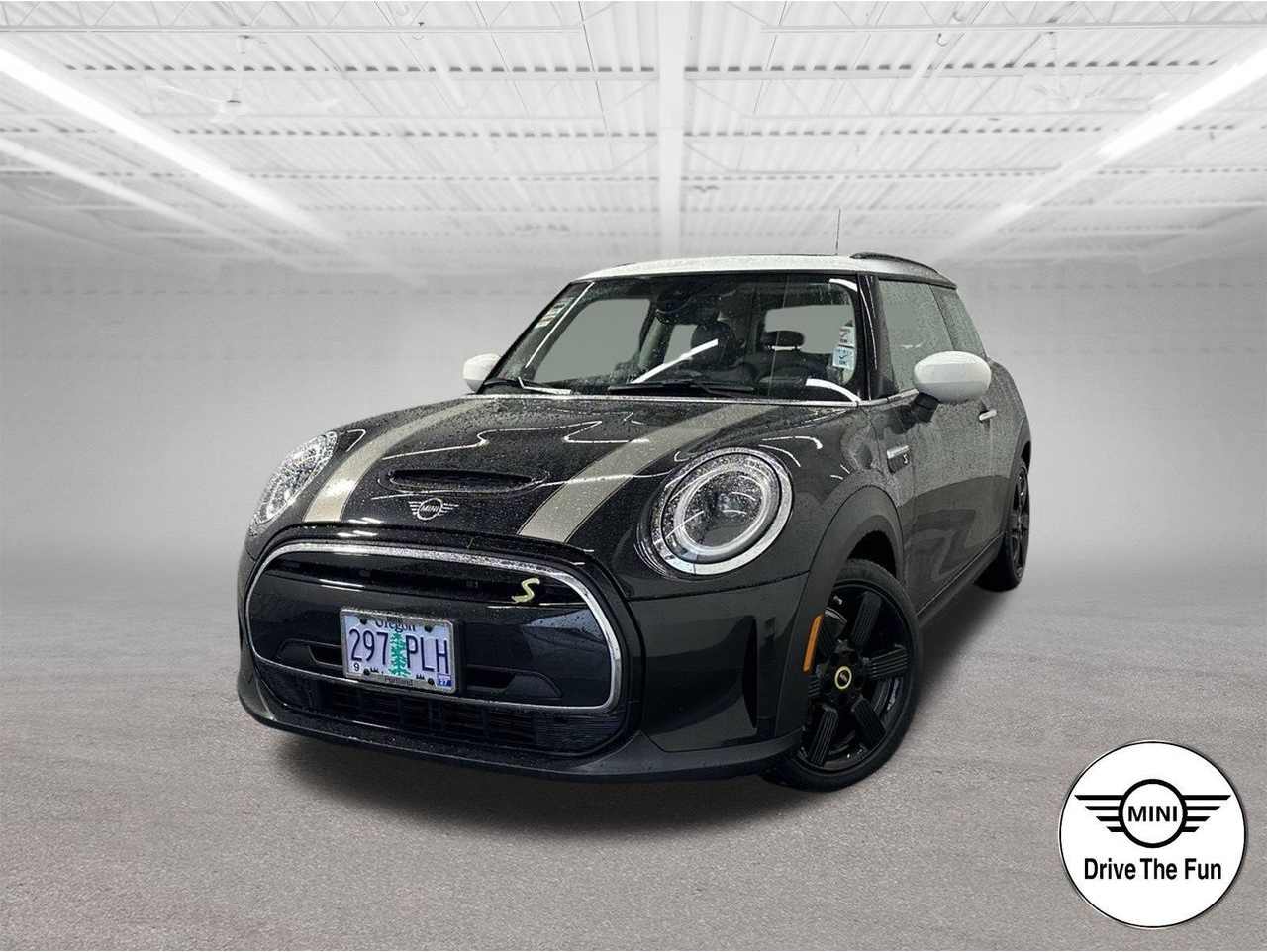 2024 MINI Hardtop 2 Door SE's photo