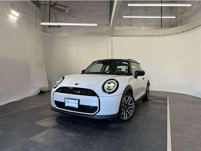 2025 MINI Hardtop 2 Door Base's photo