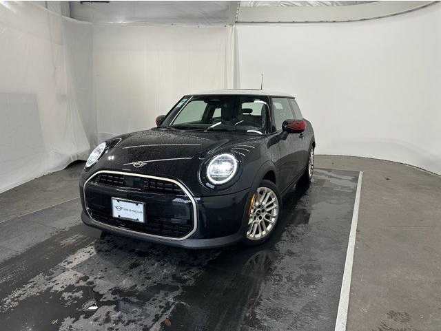 2025 MINI Hardtop 2 Door Base's photo