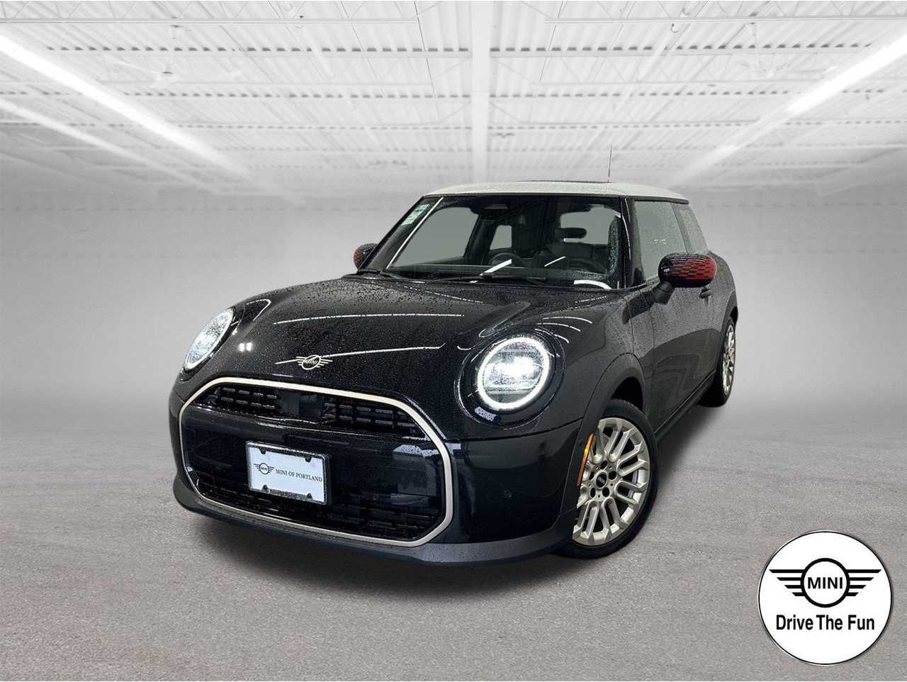 2025 MINI Hardtop 2 Door Base's photo
