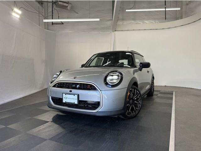 2025 MINI Hardtop 2 Door S's photo