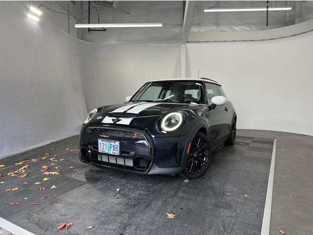 2023 MINI 3 Door S's photo
