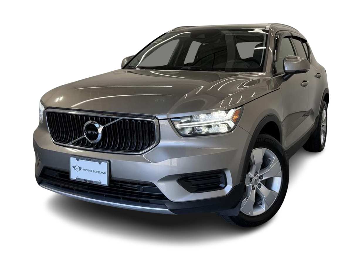 2022 Volvo XC40 T4 Momentum -
                  Portland, OR