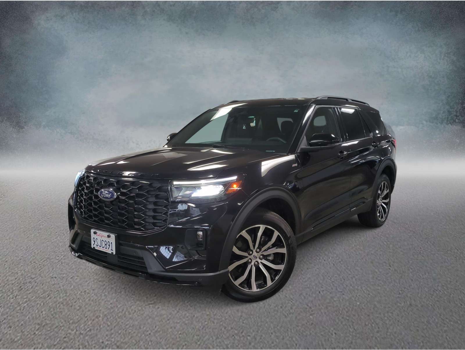 2025 Ford Explorer ST-LINE's photo