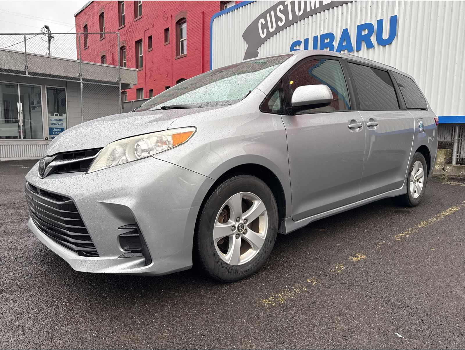 2018 Toyota Sienna LE's photo