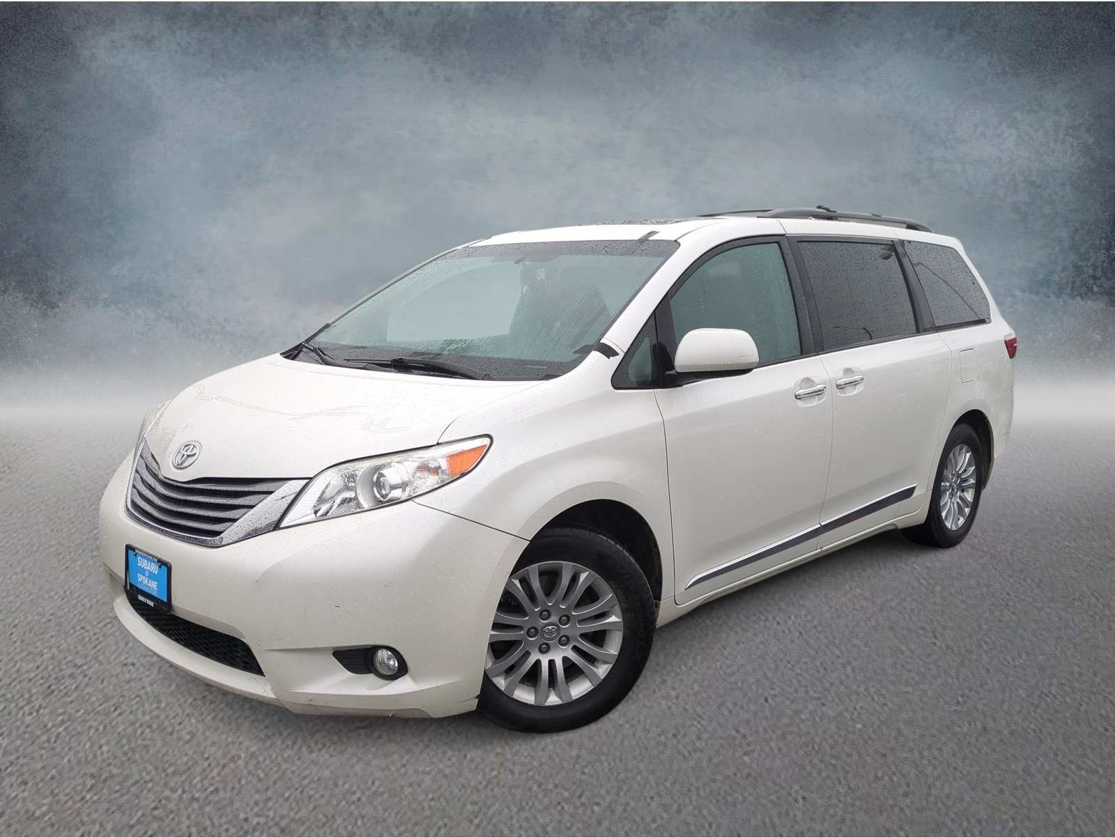 2017 Toyota Sienna XLE's photo