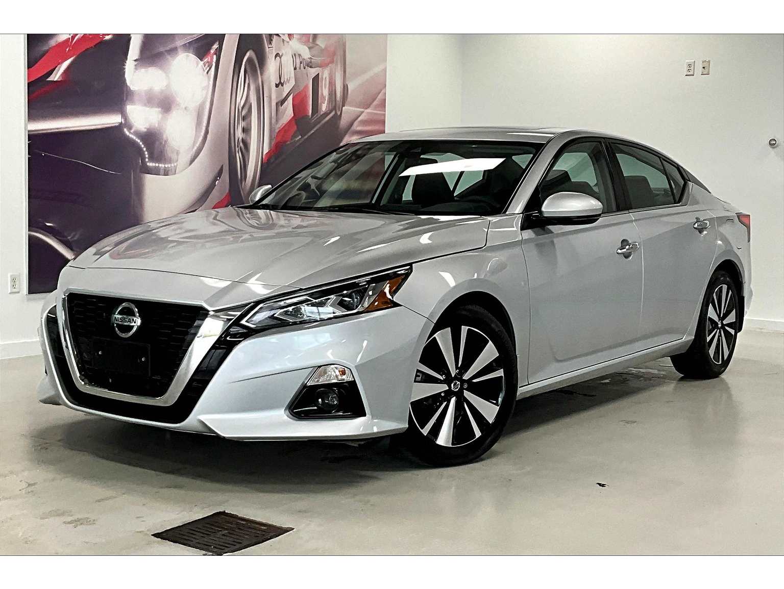 2022 Nissan Altima SL's photo