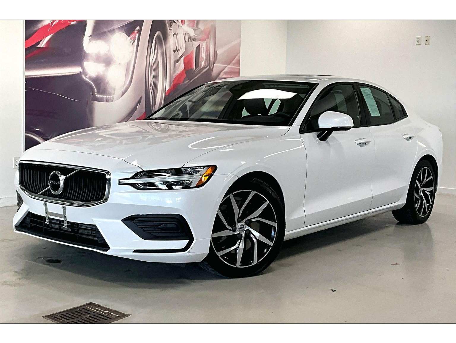 2019 Volvo S60 Momentum's photo