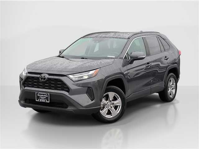 2022 Toyota RAV4 XLE's photo