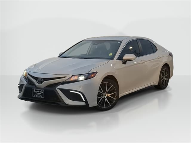 2022 Toyota Camry SE's photo