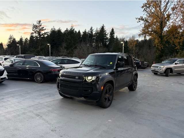 2023 Land Rover Defender X's photo