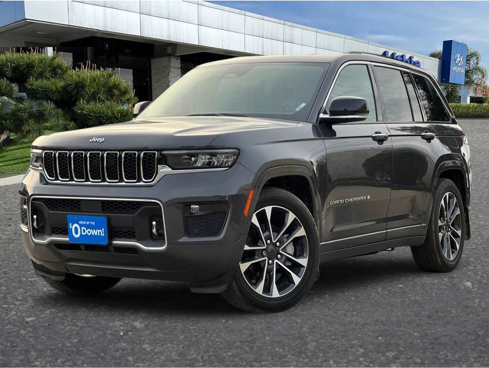 2024 Jeep Grand Cherokee Overland's photo