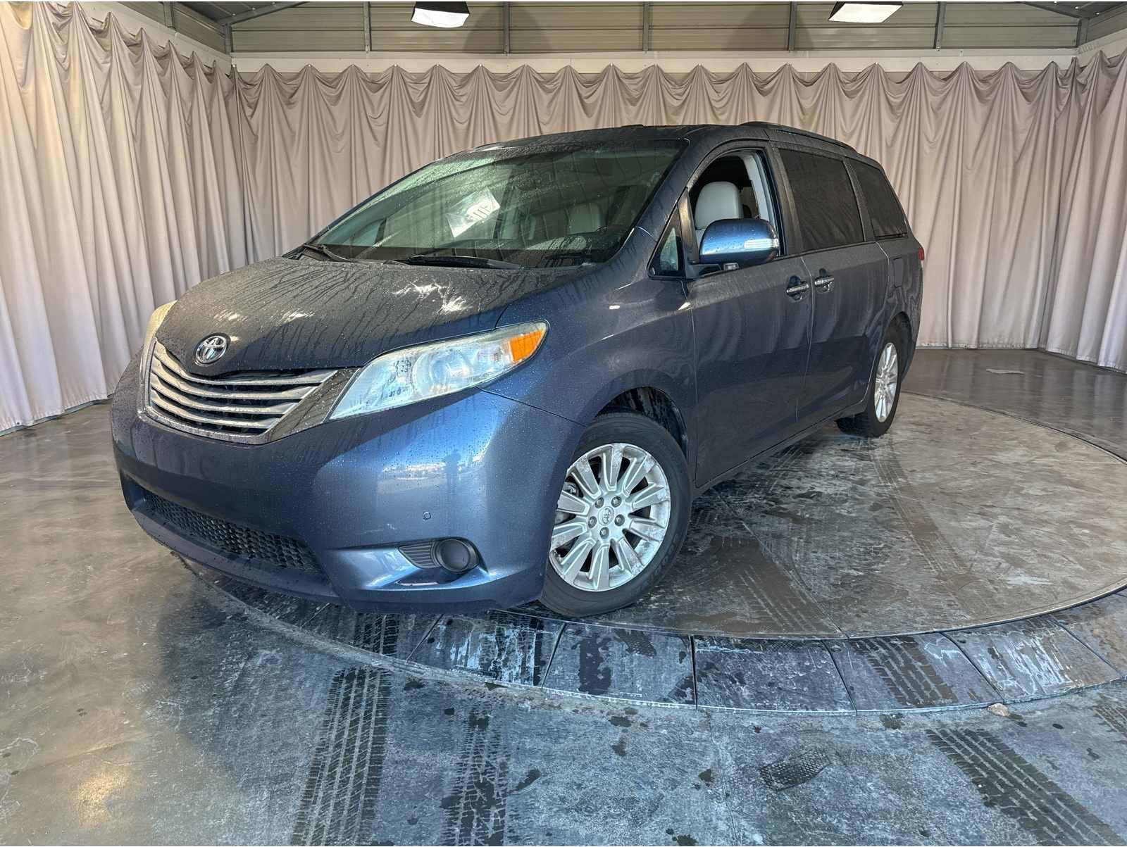 2013 Toyota Sienna Limited's photo