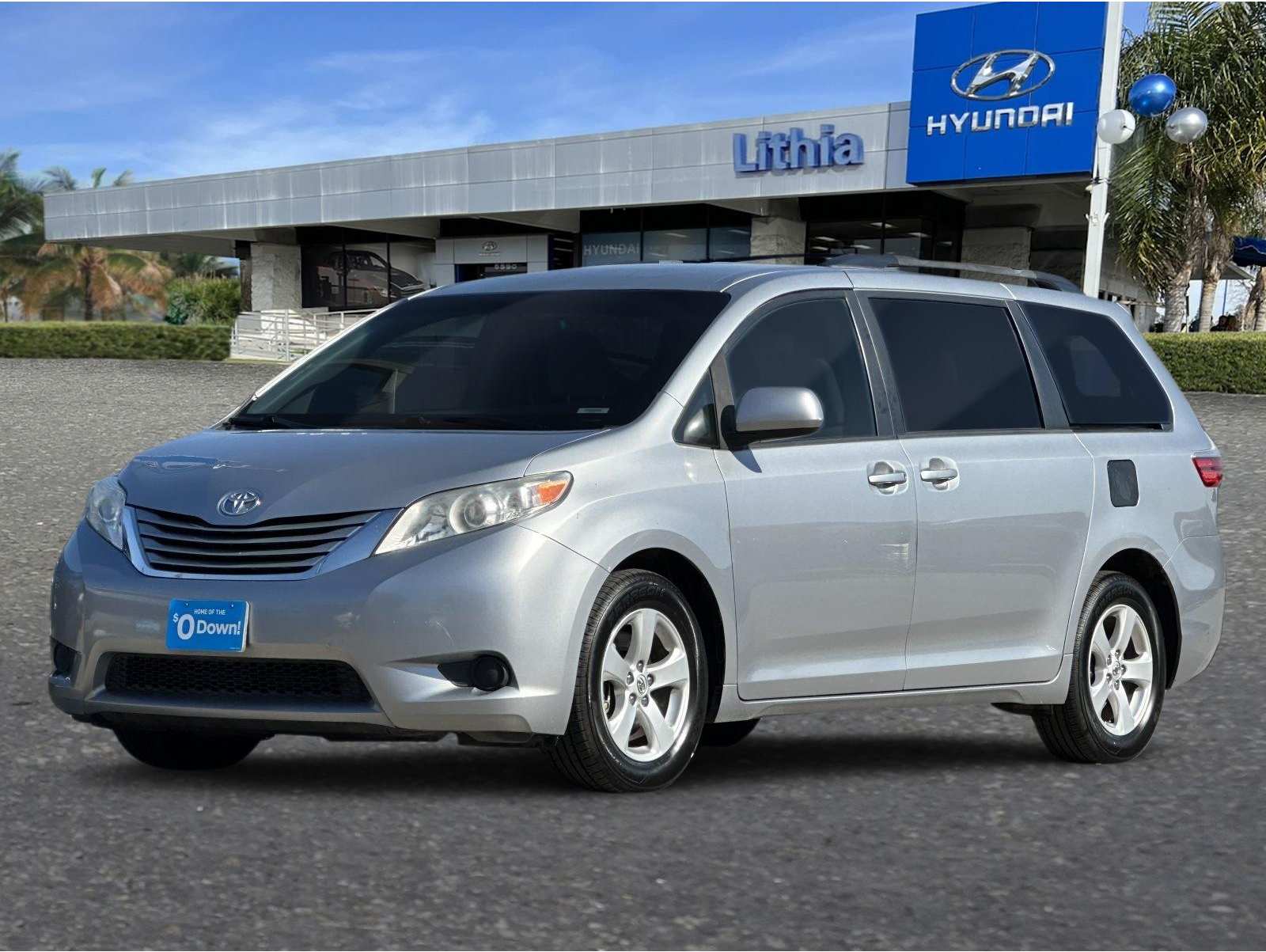 2017 Toyota Sienna LE's photo