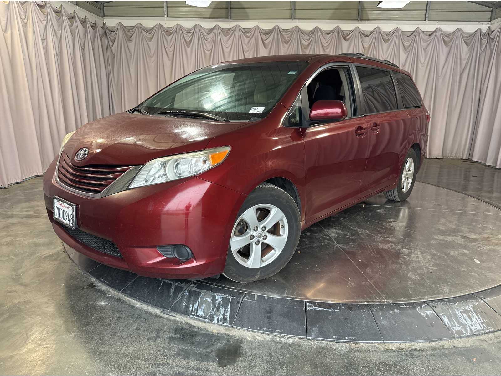 2017 Toyota Sienna LE's photo