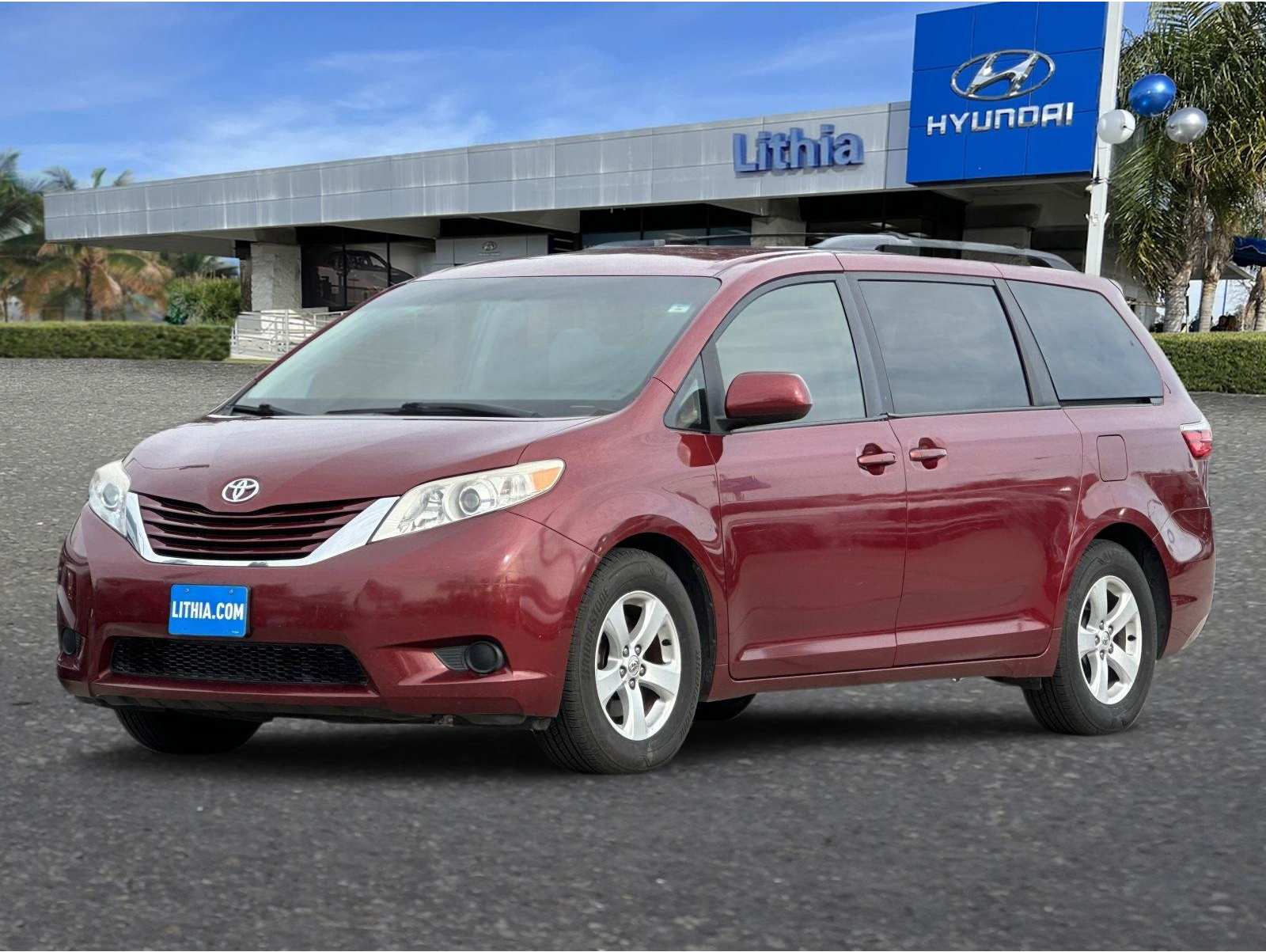 2017 Toyota Sienna LE's photo