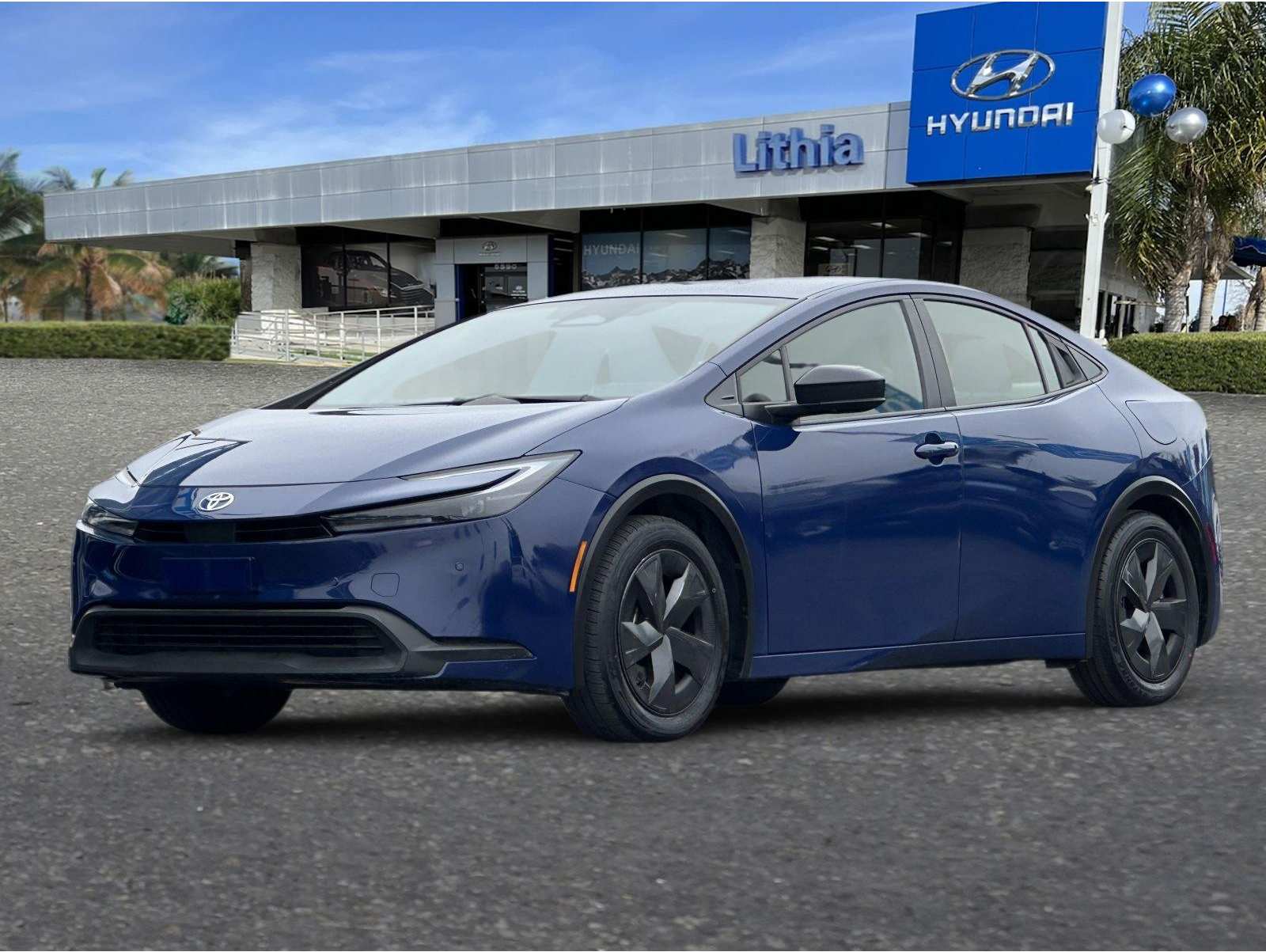 2024 Toyota Prius LE's photo