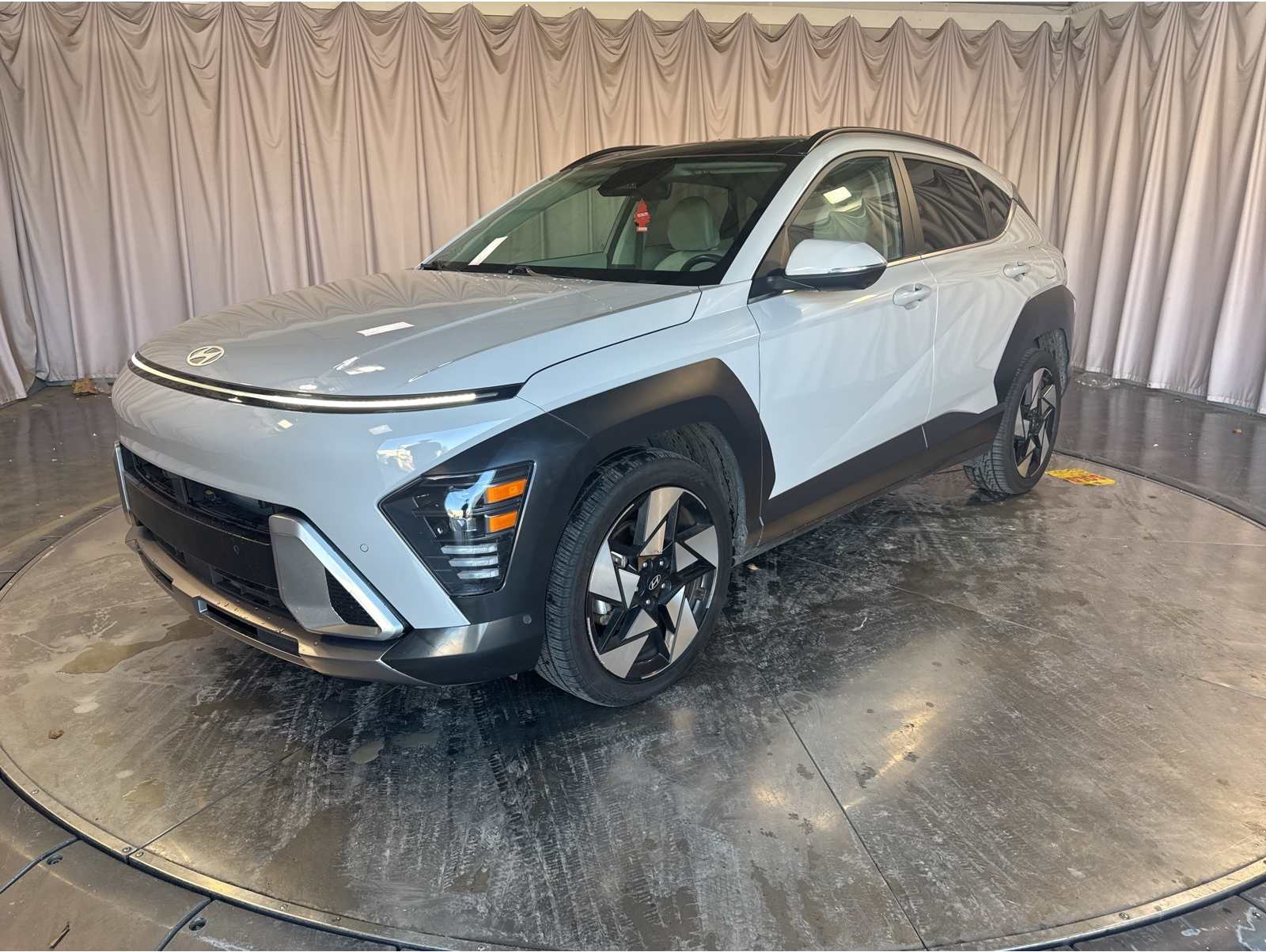 2024 Hyundai Kona Limited's photo