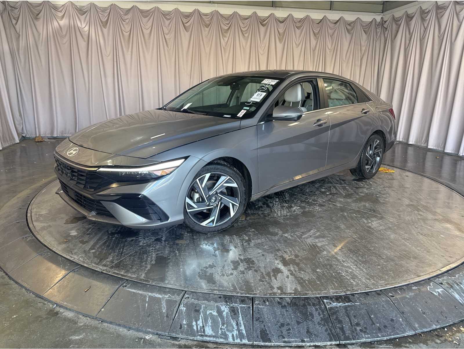 2024 Hyundai Elantra Limited's photo