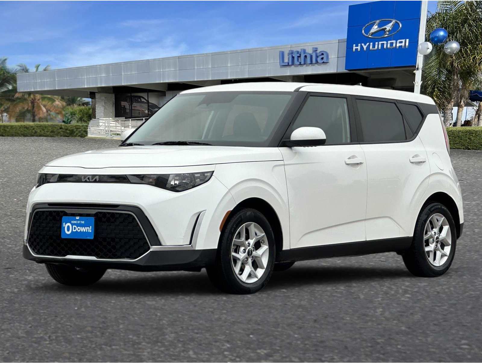 2023 Kia Soul LX's photo