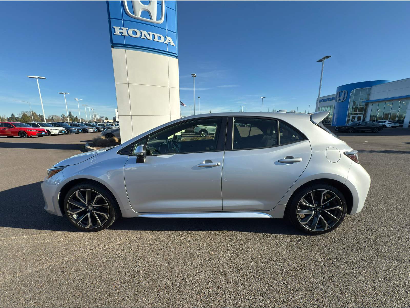 2020 Toyota Corolla Hatchback XSE's photo