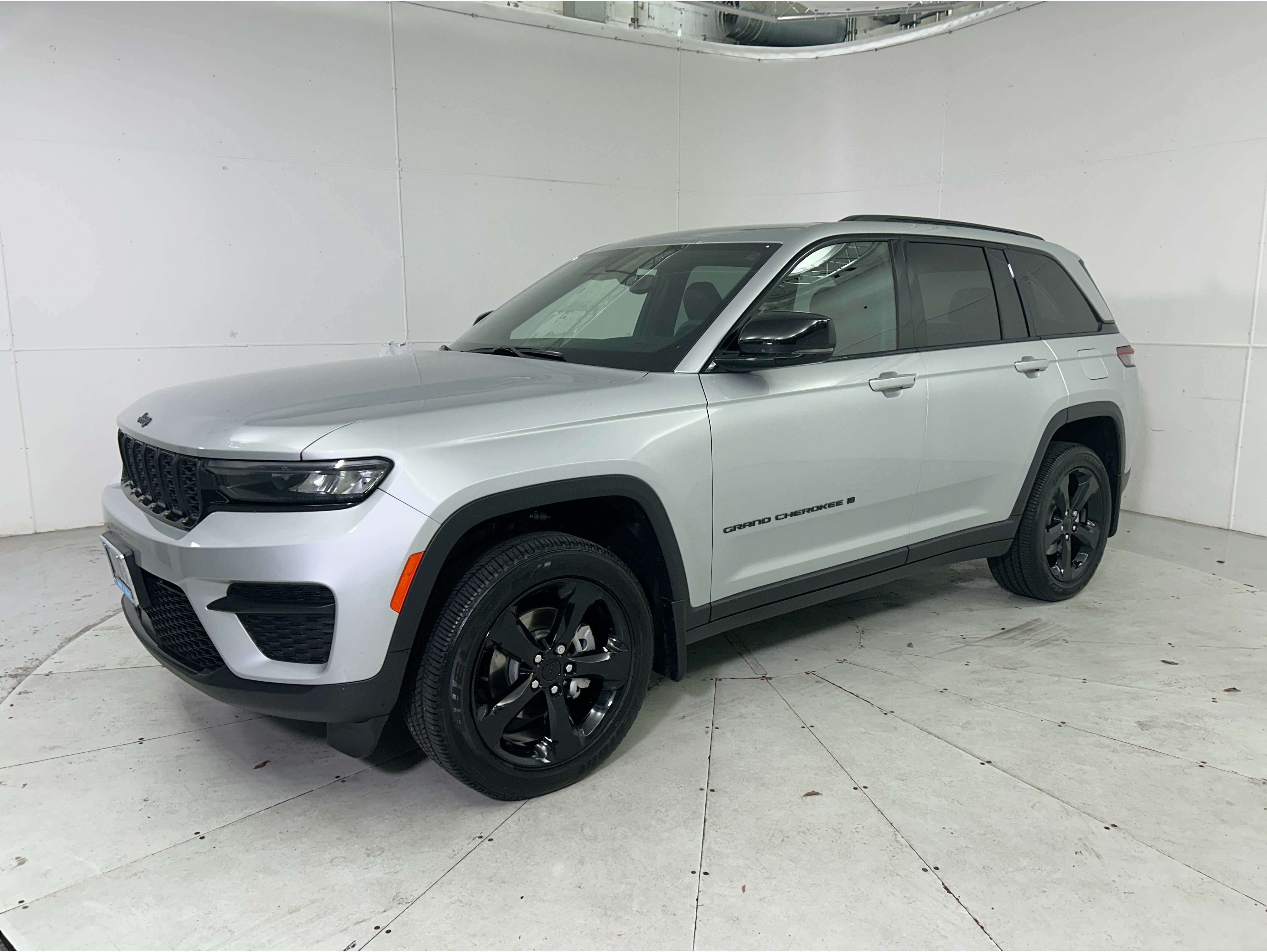 2023 Jeep Grand Cherokee Altitude's photo
