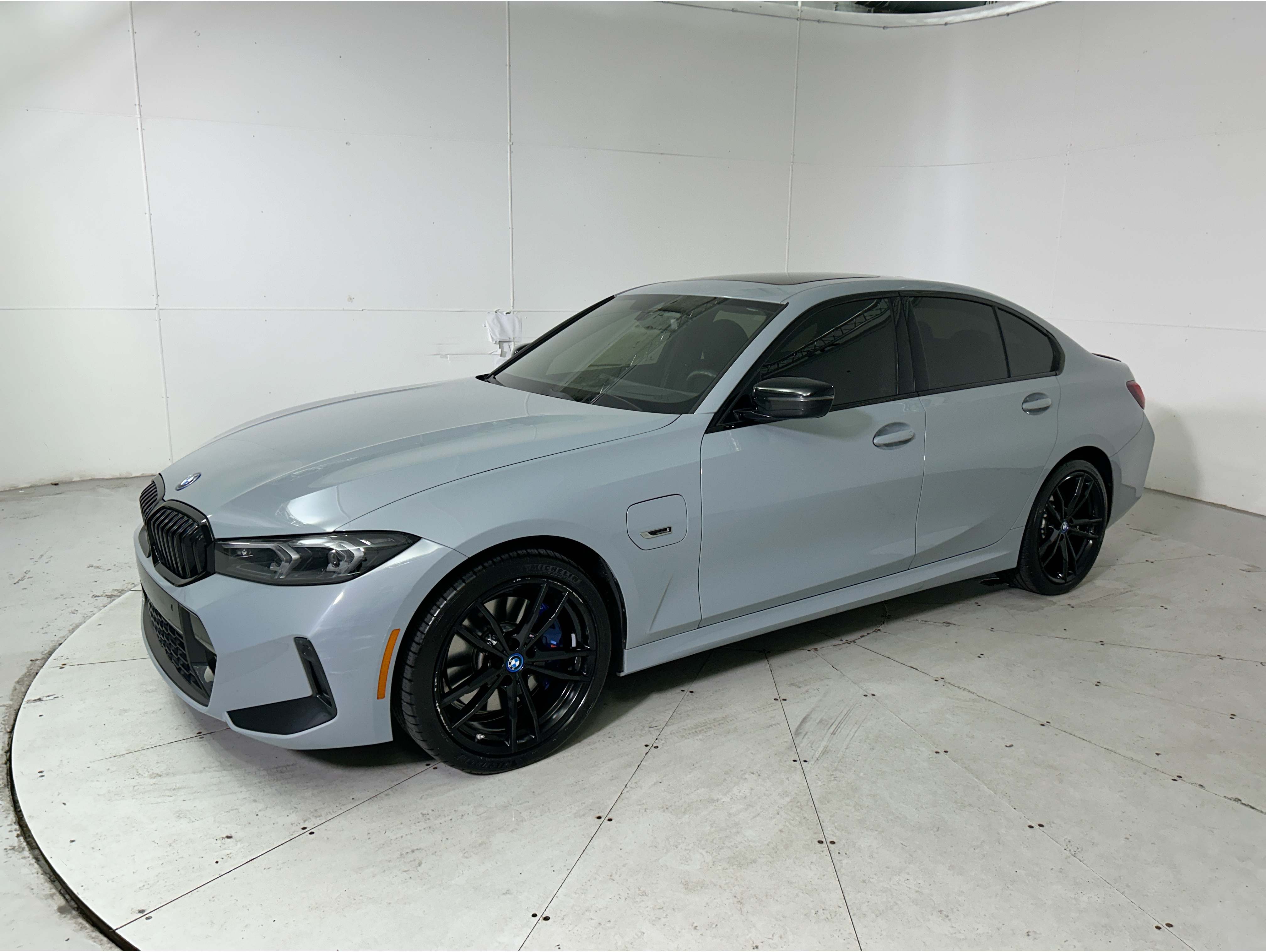 2023 BMW 3 Series 330e's photo