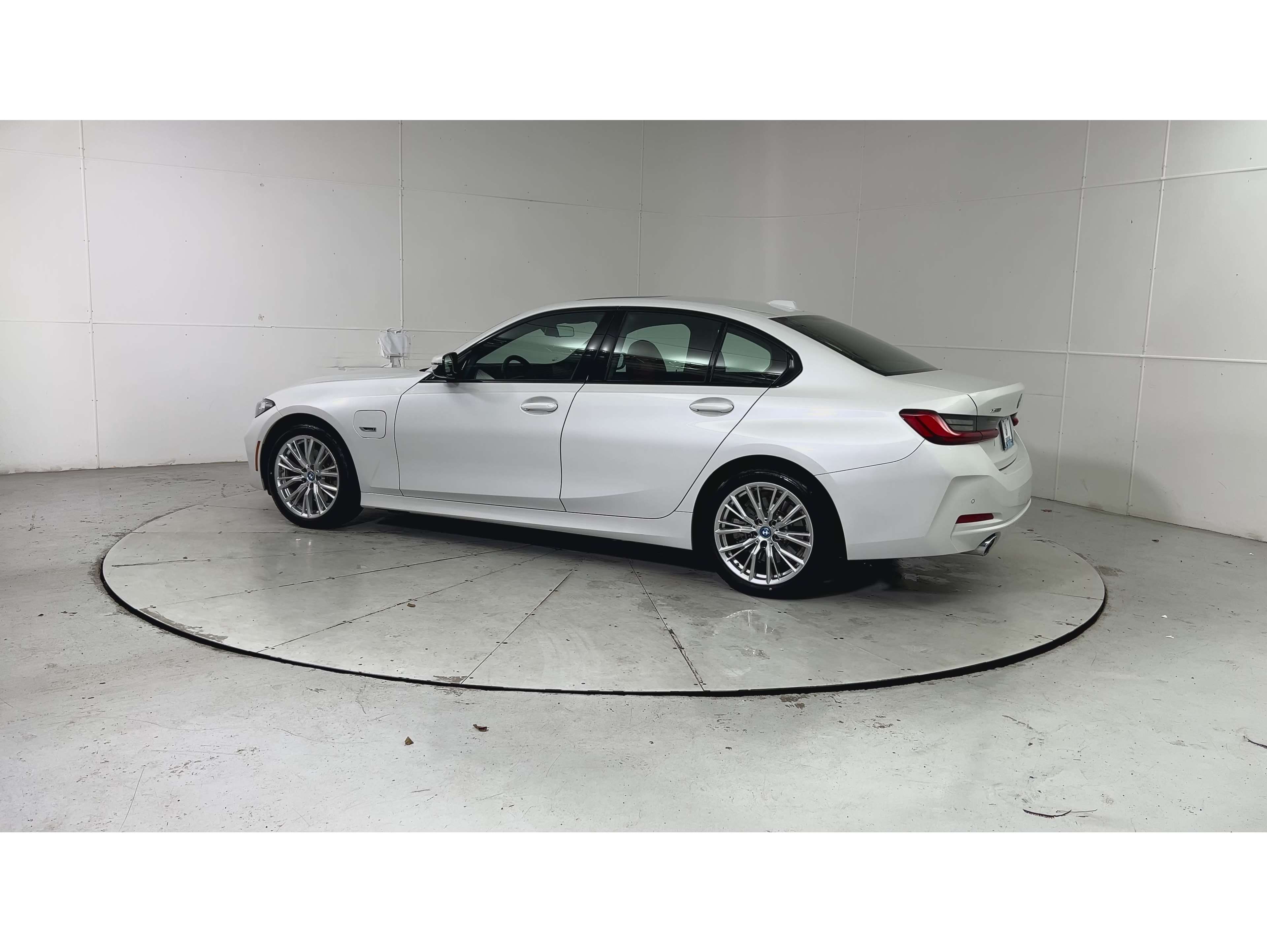 2023 BMW 3 Series 330e's photo