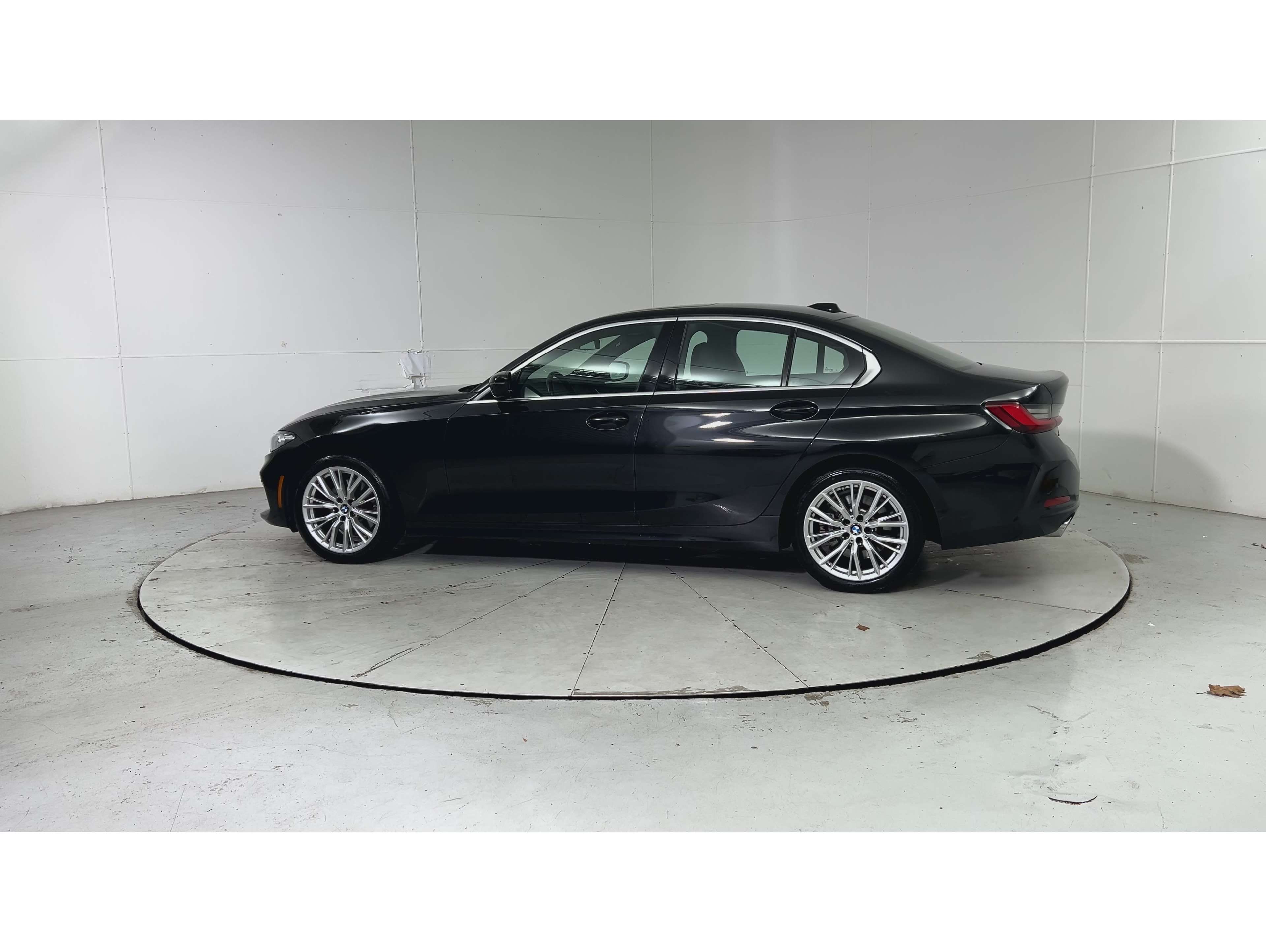 2024 BMW 3 Series 330i's photo