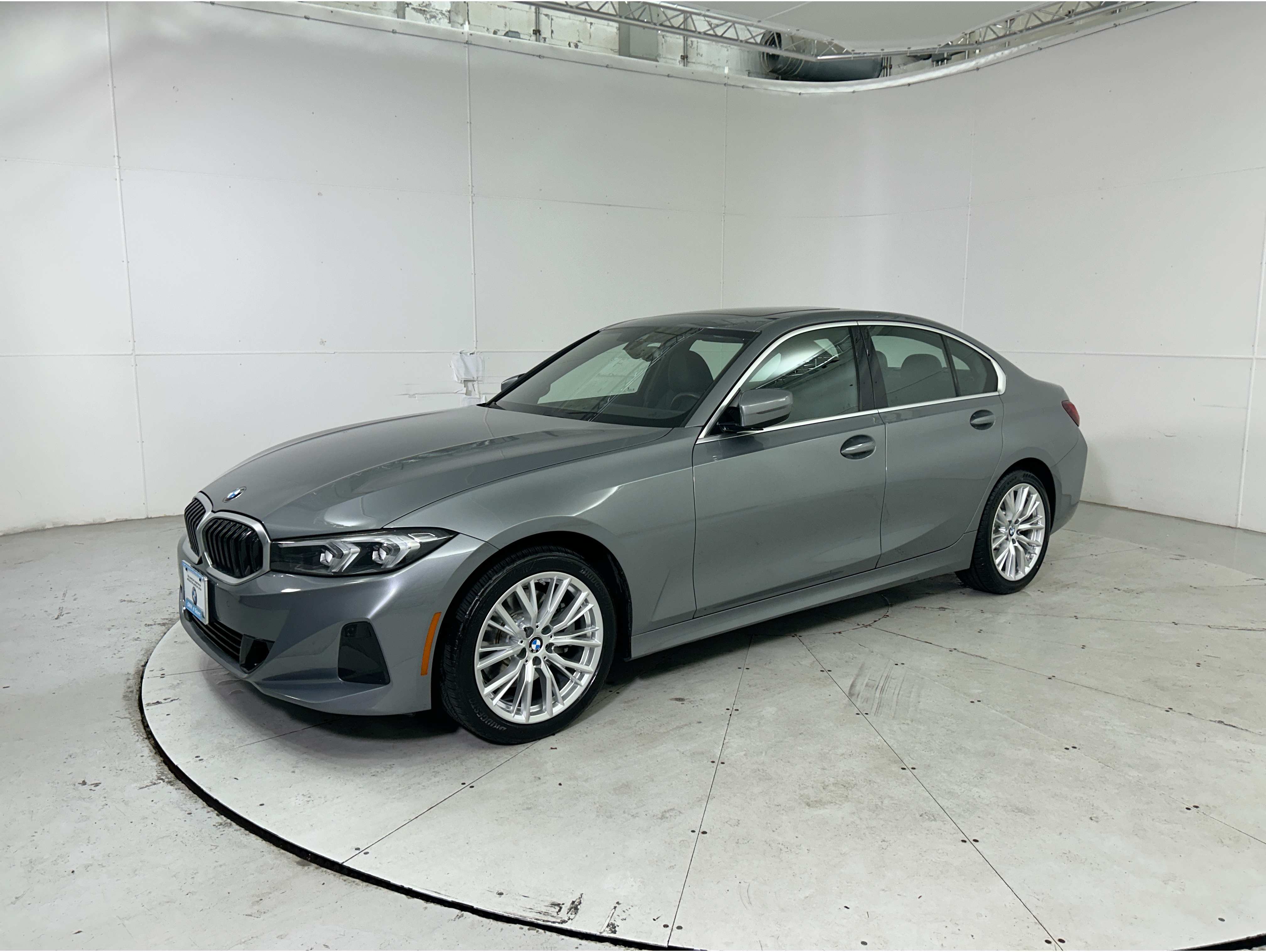 2024 BMW 3 Series 330i's photo