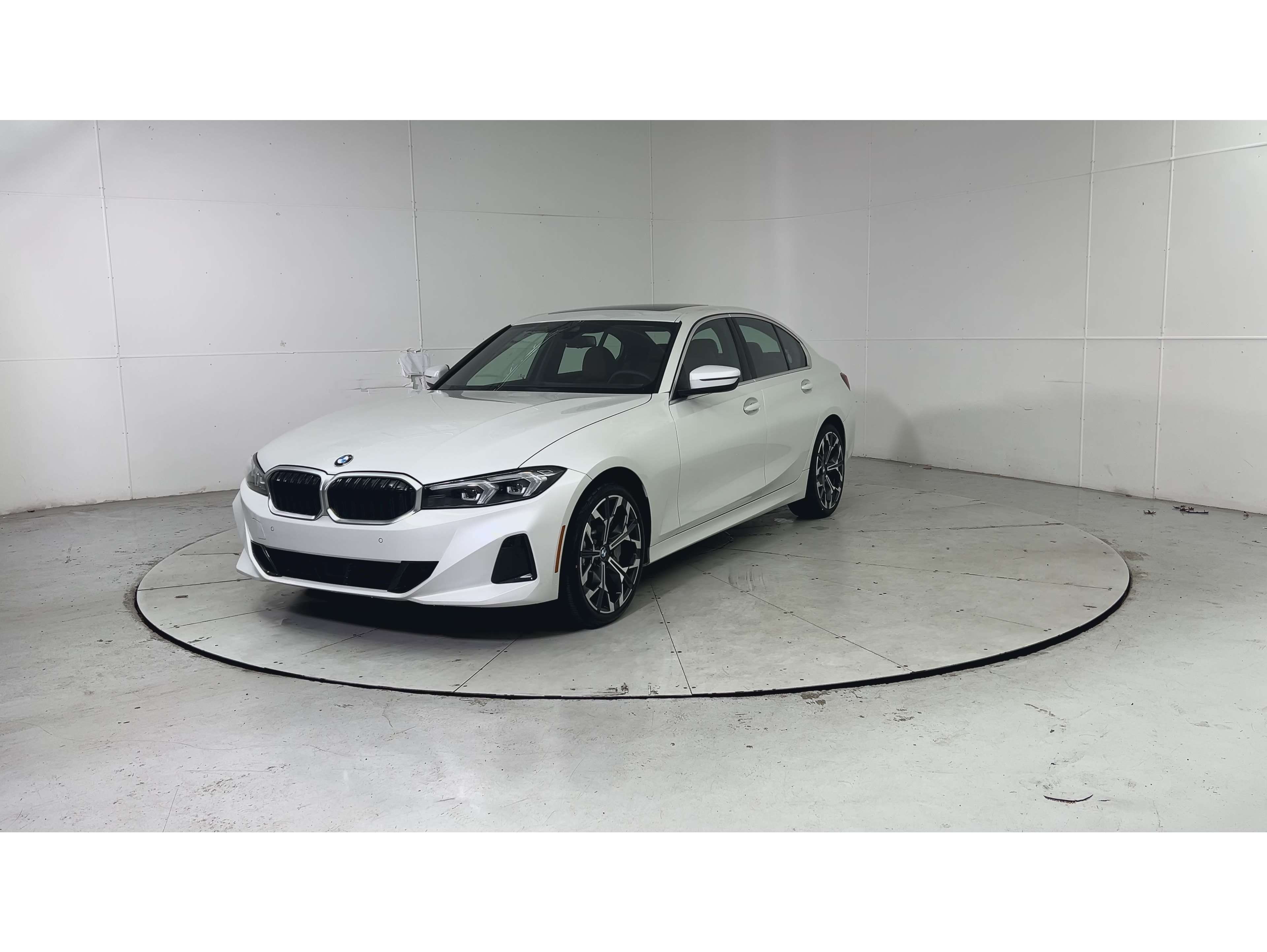 2025 BMW 3 Series 330's photo